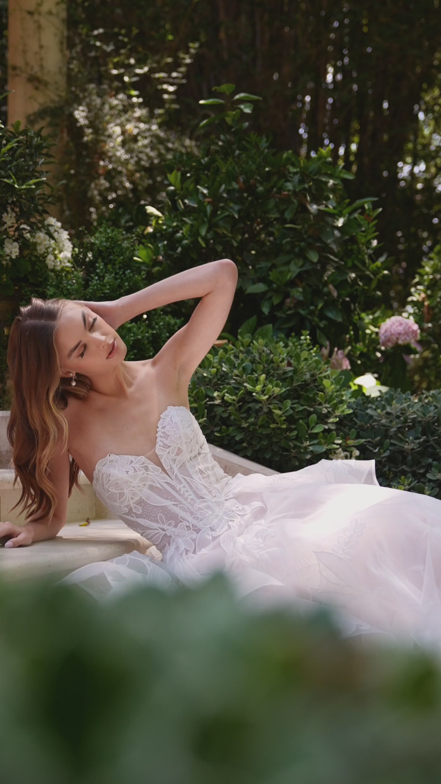リ*サ様 layered lace tank チョウピラコ STRAPLESS STAR LILY FLORAL TULLE BALL WEDDING GOWN BY ANDREA & LEO